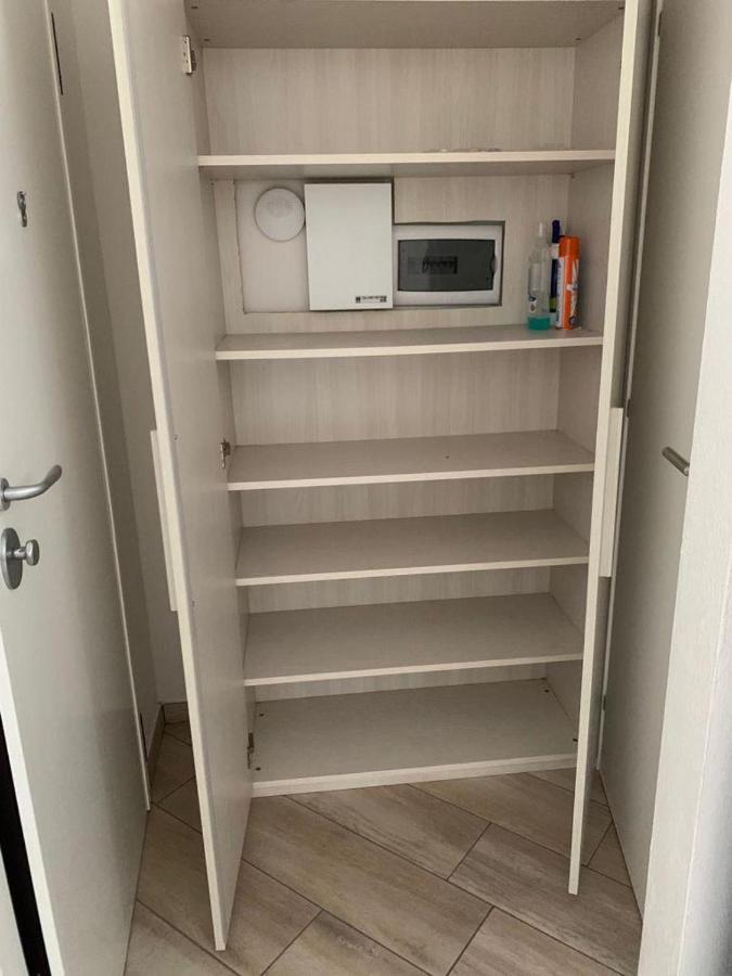 Caf Immobiliare Hotel Modena Esterno foto